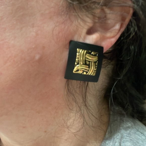 Black/gold tone square earrings - Picture 5 of 5